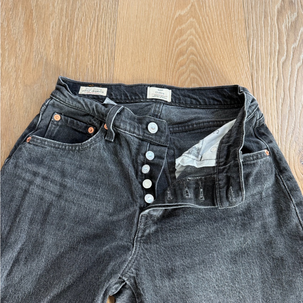 Black Levi 501 Curve